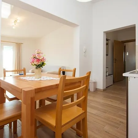 With Parking Space Grebastica, Sibenik - 13978 Apartamento Baselovici