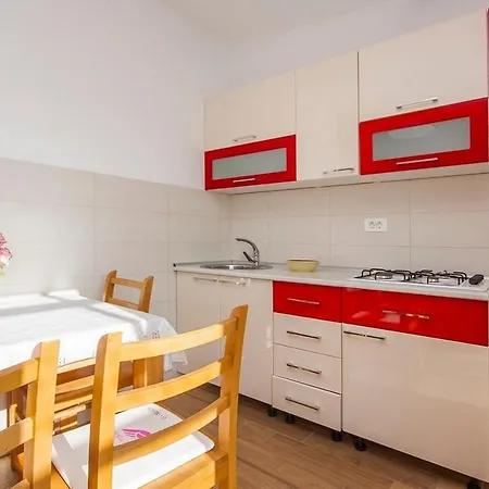 Apartment With A Parking Space Grebastica, Sibenik - 13978