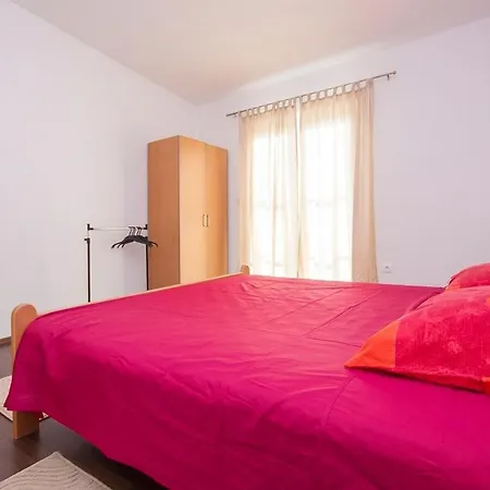 Apartment With A Parking Space Grebastica, Sibenik - 13978 Baselovici