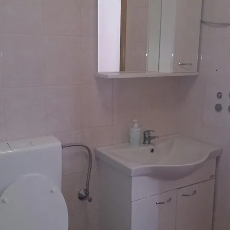 Apartamento With Parking Space Grebastica, Sibenik - 13978 *
